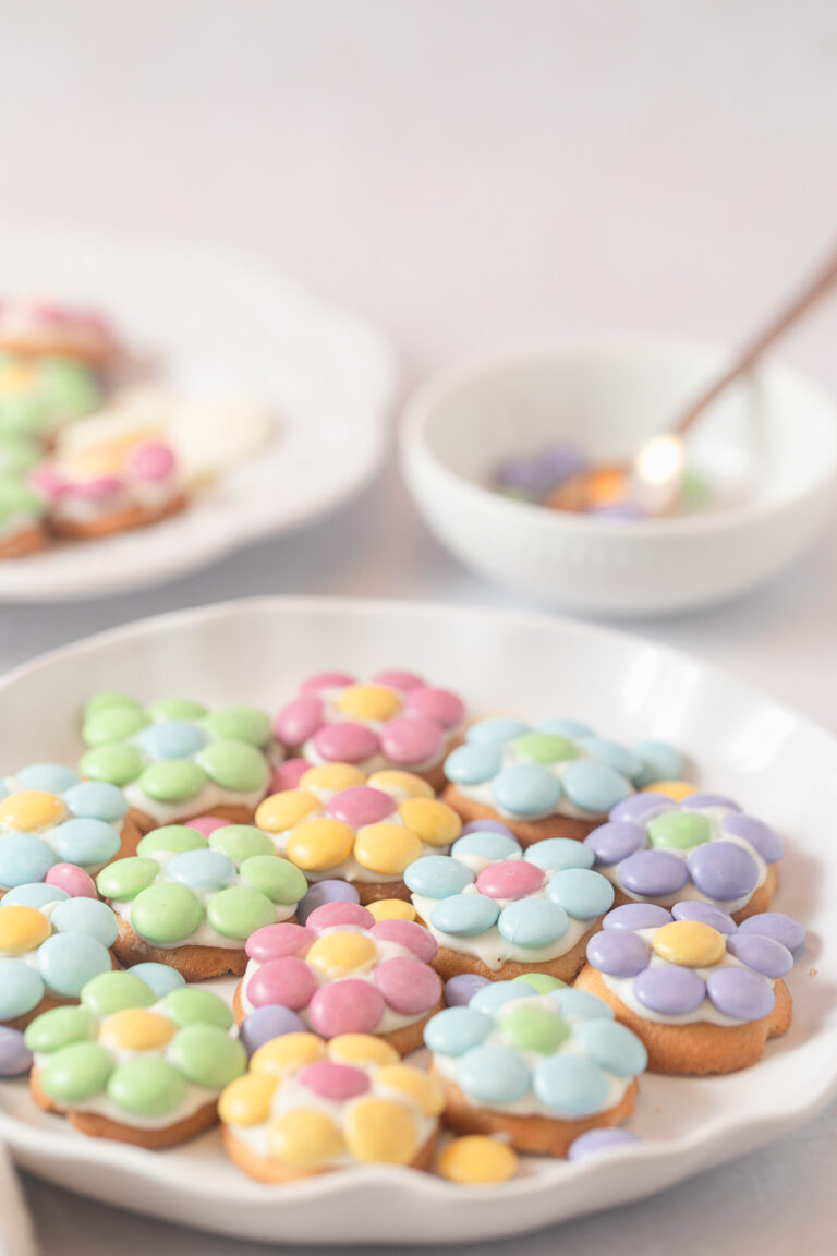 3-Ingredient Flower Cookies - Elle Makes Dessert