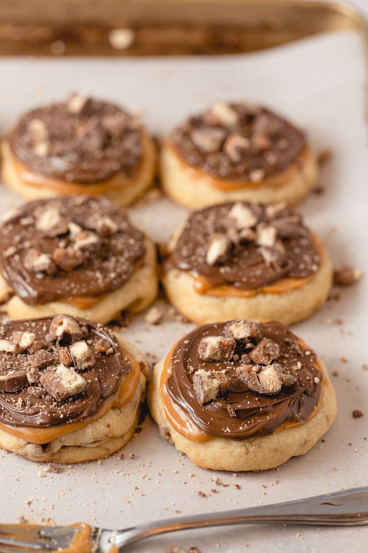 A tray of Crumbl copycat Caramel Shortbread cookies.